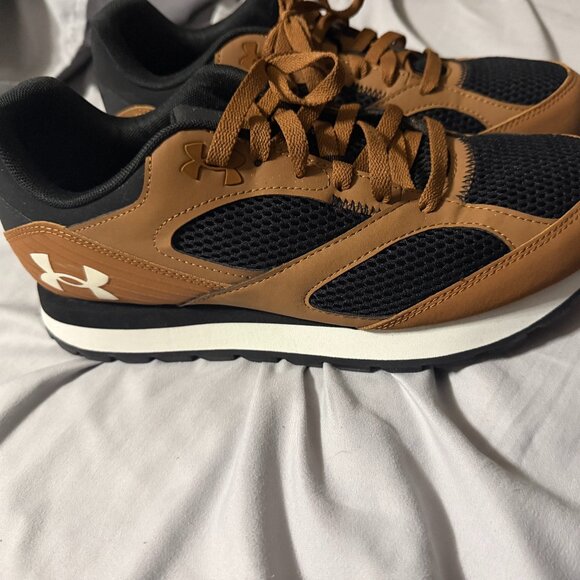 Under Armour Essential Runner Shoes - Picture 1 of 4